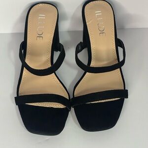 NWT Illude Black Suede Women's Suede Sandals 6.5